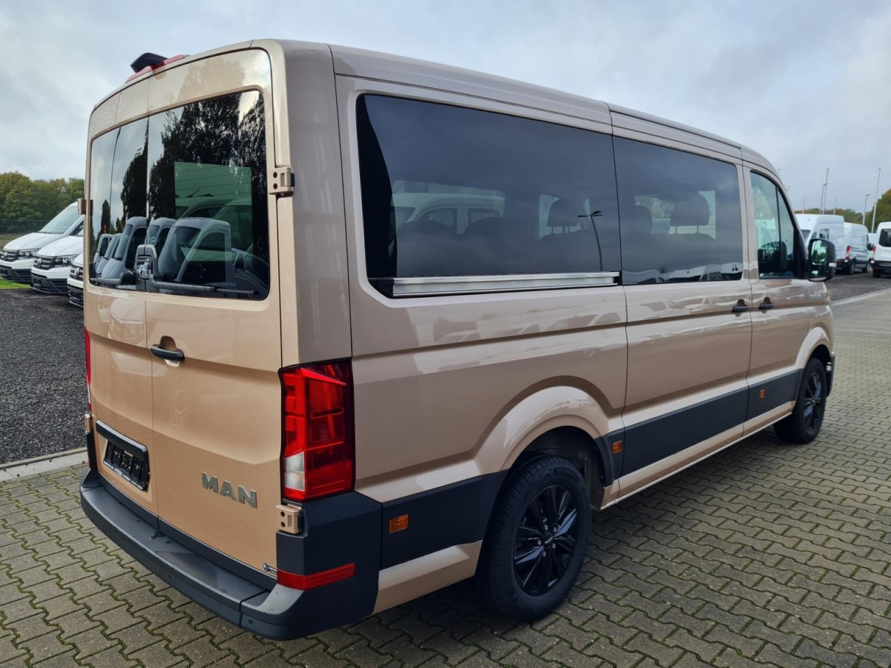 Man TGE 3.180 TDi Kombi 9 Sitze ALU KAMERA LED LEDER Sonderumbau - Minibus, Personenvervoer: afbeelding 4 Man TGE 3.180 TDi Kombi 9 Sitze ALU KAMERA LED LEDER Sonderumbau - Minibus, Personenvervoer: afbeelding 4