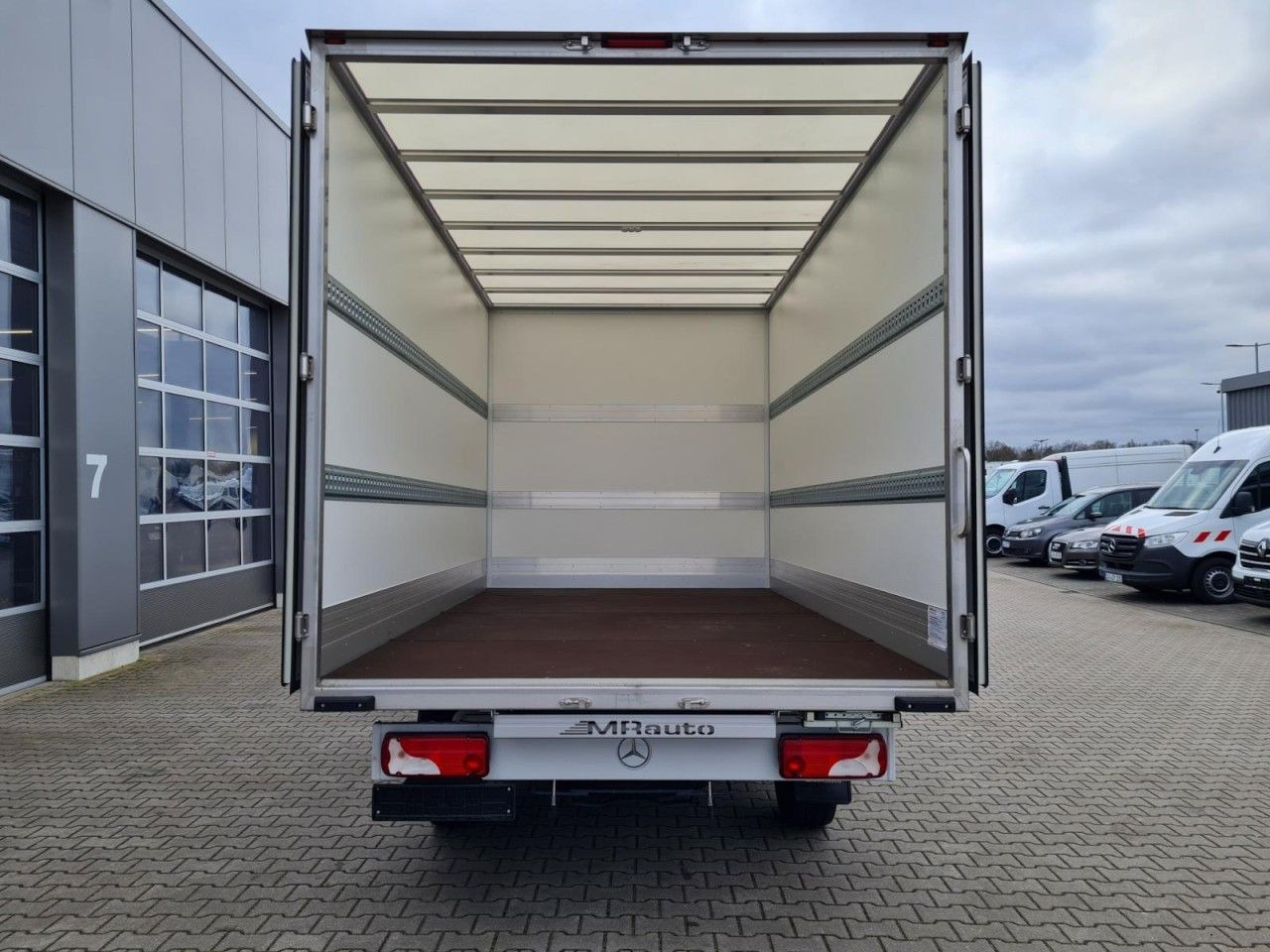 Mercedes-Benz Sprinter 315 CDi Koffer lang MBux, Klima - Bestelwagen gesloten laadbak: afbeelding 5 Mercedes-Benz Sprinter 315 CDi Koffer lang MBux, Klima - Bestelwagen gesloten laadbak: afbeelding 5