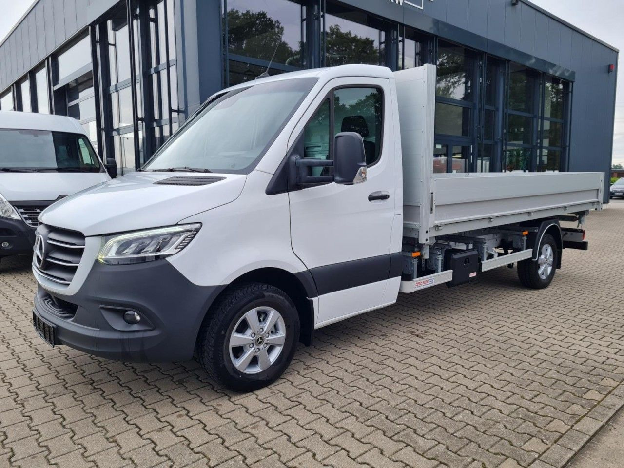 Mercedes-Benz Sprinter 317 CDI 3 Seiten kipper RWD AHK LED NAV - Kipper bestelwagen: afbeelding 3 Mercedes-Benz Sprinter 317 CDI 3 Seiten kipper RWD AHK LED NAV - Kipper bestelwagen: afbeelding 3