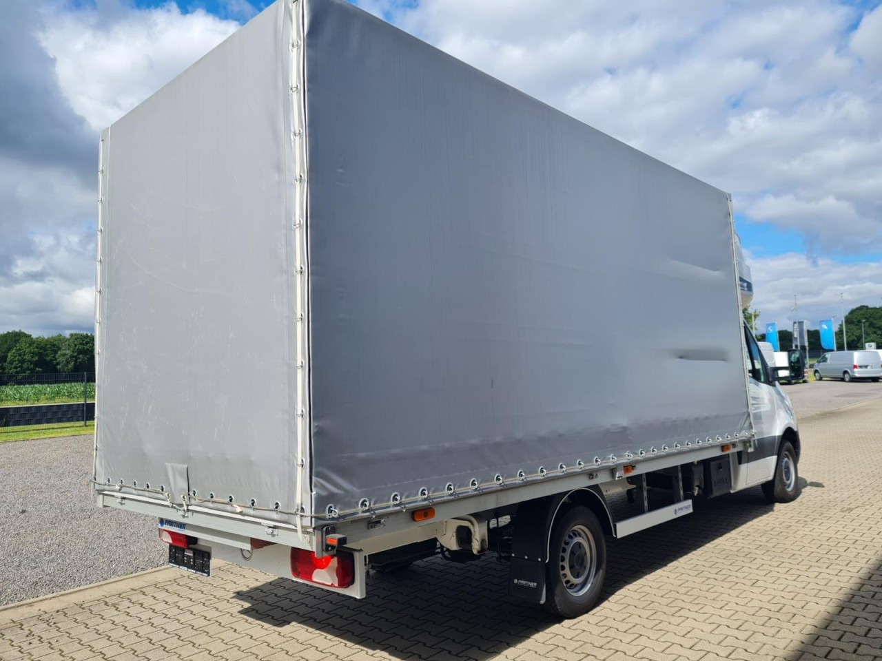 Mercedes-Benz Sprinter 317 Pritsche Plane Schlafkab RWD 10 Pal - Schuifzeilen bestelwagen: afbeelding 4 Mercedes-Benz Sprinter 317 Pritsche Plane Schlafkab RWD 10 Pal - Schuifzeilen bestelwagen: afbeelding 4