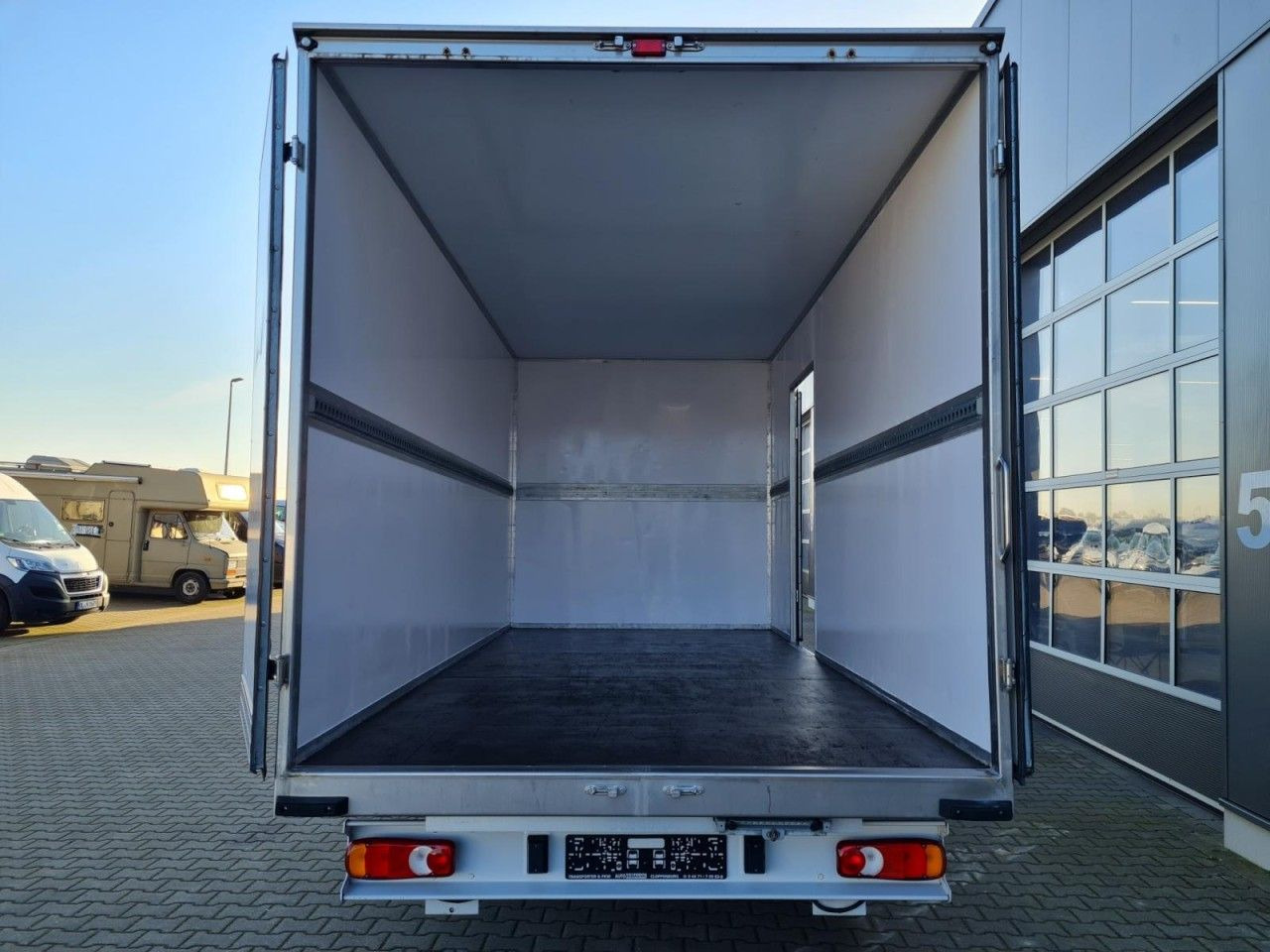 Peugeot Boxer 3.5t Koffer lang L4 ERGO KLIMA KOMFORT TEM - Bestelwagen gesloten laadbak: afbeelding 5 Peugeot Boxer 3.5t Koffer lang L4 ERGO KLIMA KOMFORT TEM - Bestelwagen gesloten laadbak: afbeelding 5