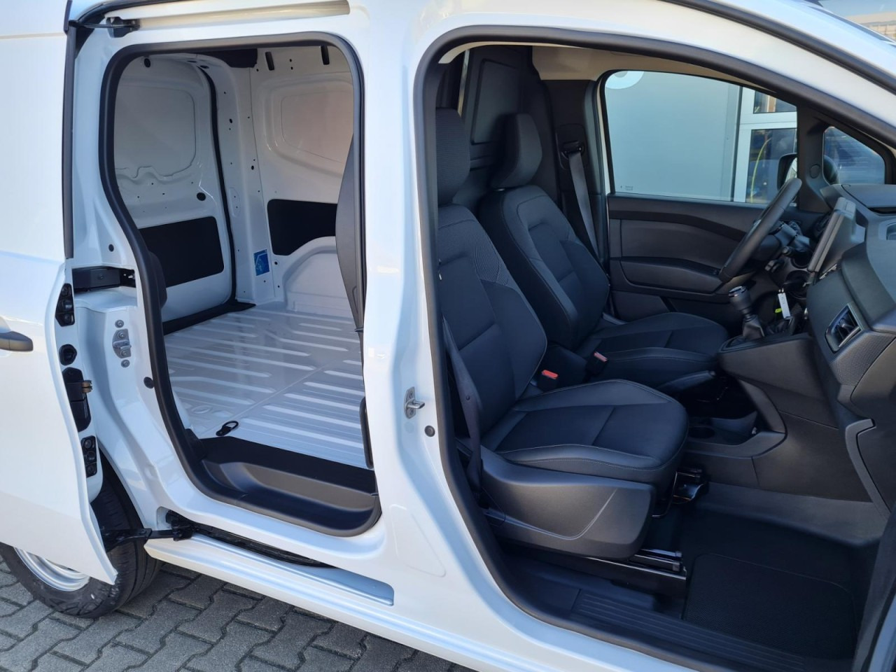 Renault Kangoo Van Kasten L1H1 TCe 1.3i KLIMA PDC TEMPOMAT - Kleine bestelwagen: afbeelding 4 Renault Kangoo Van Kasten L1H1 TCe 1.3i KLIMA PDC TEMPOMAT - Kleine bestelwagen: afbeelding 4