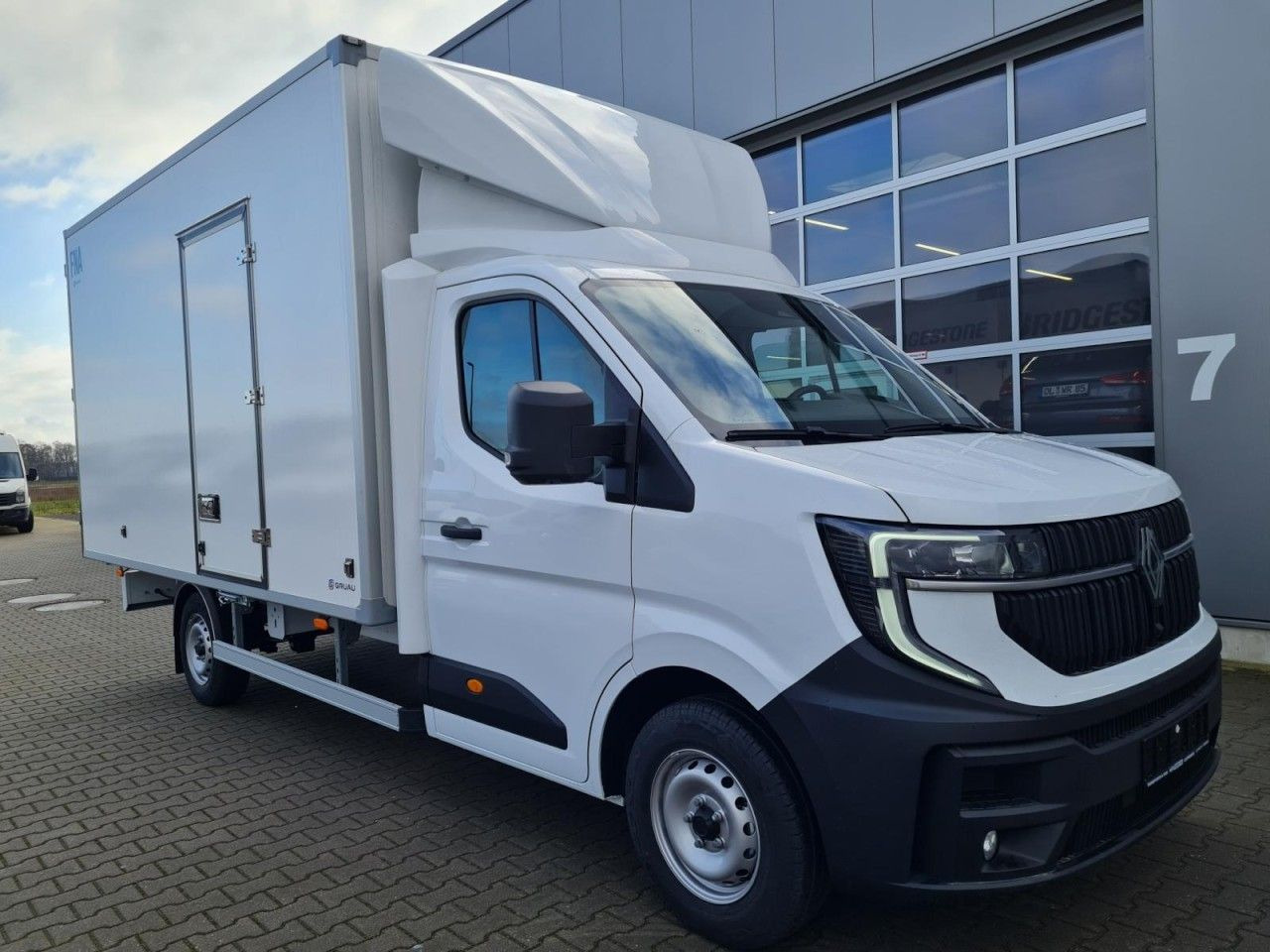 Renault Master 35 New Möbel Koffer KLIMA KAMERA TEMPOMAT - Bestelwagen gesloten laadbak: afbeelding 4 Renault Master 35 New Möbel Koffer KLIMA KAMERA TEMPOMAT - Bestelwagen gesloten laadbak: afbeelding 4