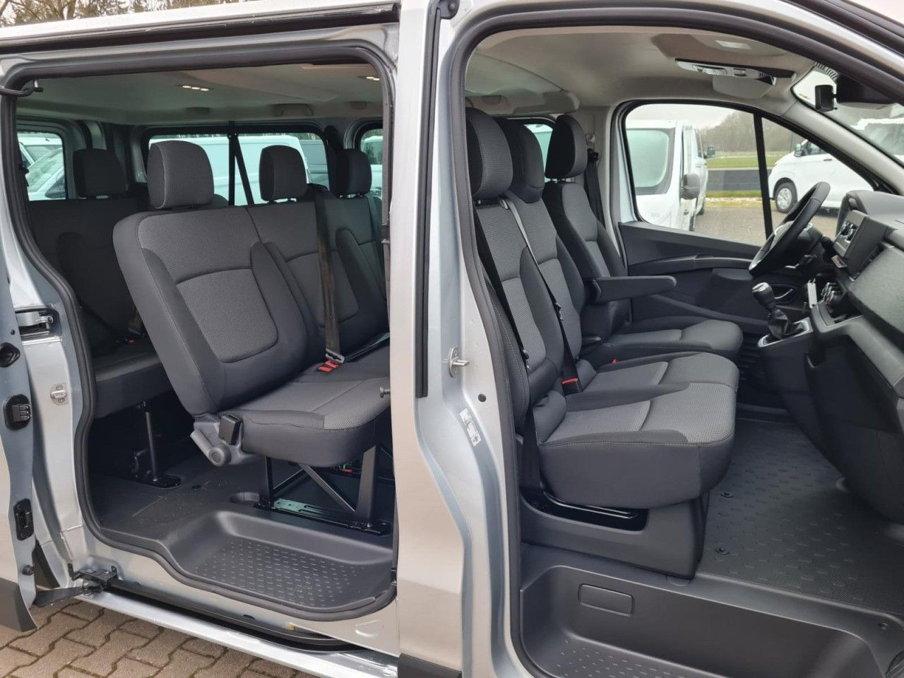 Renault Trafic Kombi 9-Sitze L2 Grand Equilibre KLIMA TE - Personenwagen: afbeelding 4 Renault Trafic Kombi 9-Sitze L2 Grand Equilibre KLIMA TE - Personenwagen: afbeelding 4