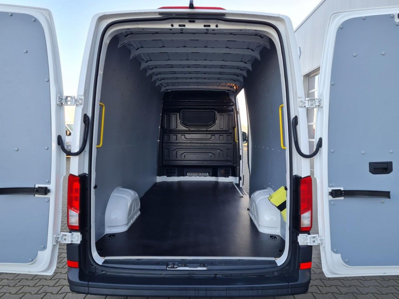 Volkswagen Crafter 35 Kasten lang L4H2 KAMERA NAVI_APP HOLZ - Gesloten bestelwagen: afbeelding 5 Volkswagen Crafter 35 Kasten lang L4H2 KAMERA NAVI_APP HOLZ - Gesloten bestelwagen: afbeelding 5