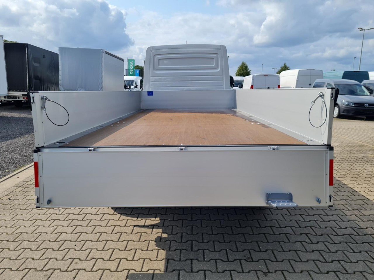 Volkswagen Crafter 35 Pritsche TDi L4 lang KLIMA TEMPOMAT - Bestelwagen open laadbak: afbeelding 5 Volkswagen Crafter 35 Pritsche TDi L4 lang KLIMA TEMPOMAT - Bestelwagen open laadbak: afbeelding 5