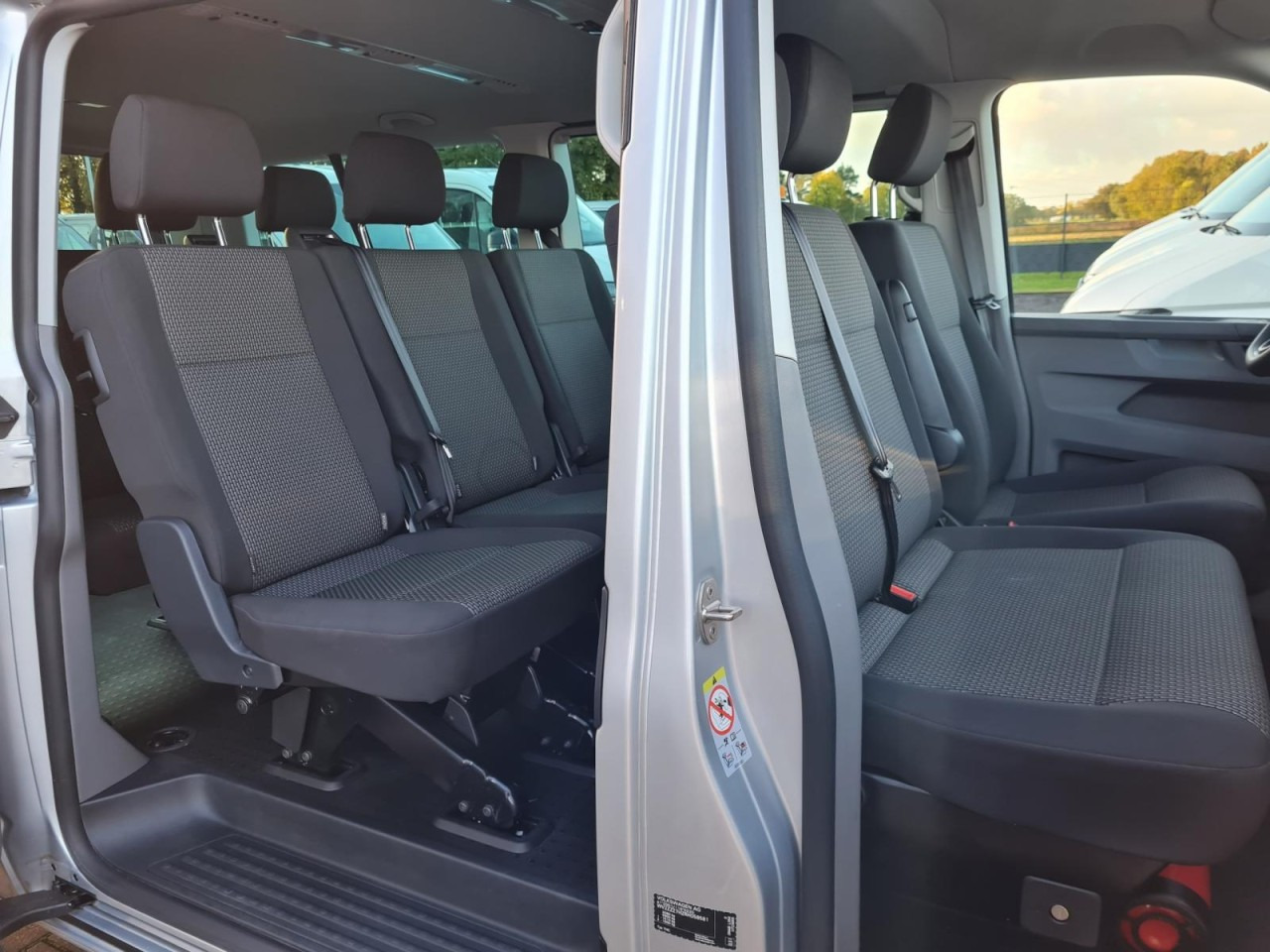 Volkswagen T6.1 Caravelle TDI lang 9 Sitzer 2 Schiebetüren Trendl. - Minibus, Personenvervoer: afbeelding 4 Volkswagen T6.1 Caravelle TDI lang 9 Sitzer 2 Schiebetüren Trendl. - Minibus, Personenvervoer: afbeelding 4