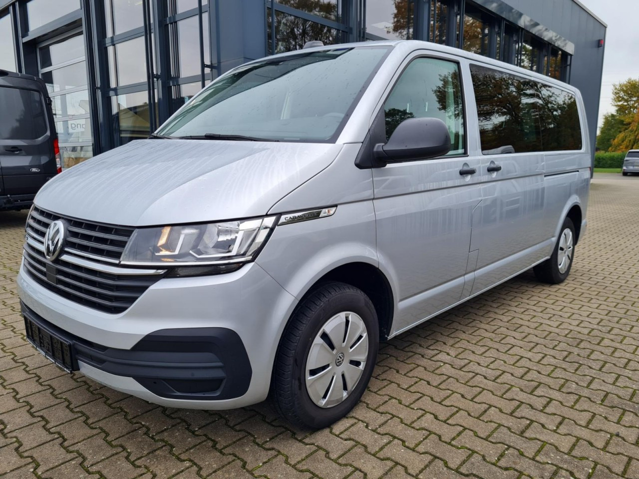 Volkswagen T6.1 Caravelle TDI lang 9 Sitzer 2 Schiebetüren Trendl. - Minibus, Personenvervoer: afbeelding 1 Volkswagen T6.1 Caravelle TDI lang 9 Sitzer 2 Schiebetüren Trendl. - Minibus, Personenvervoer: afbeelding 1