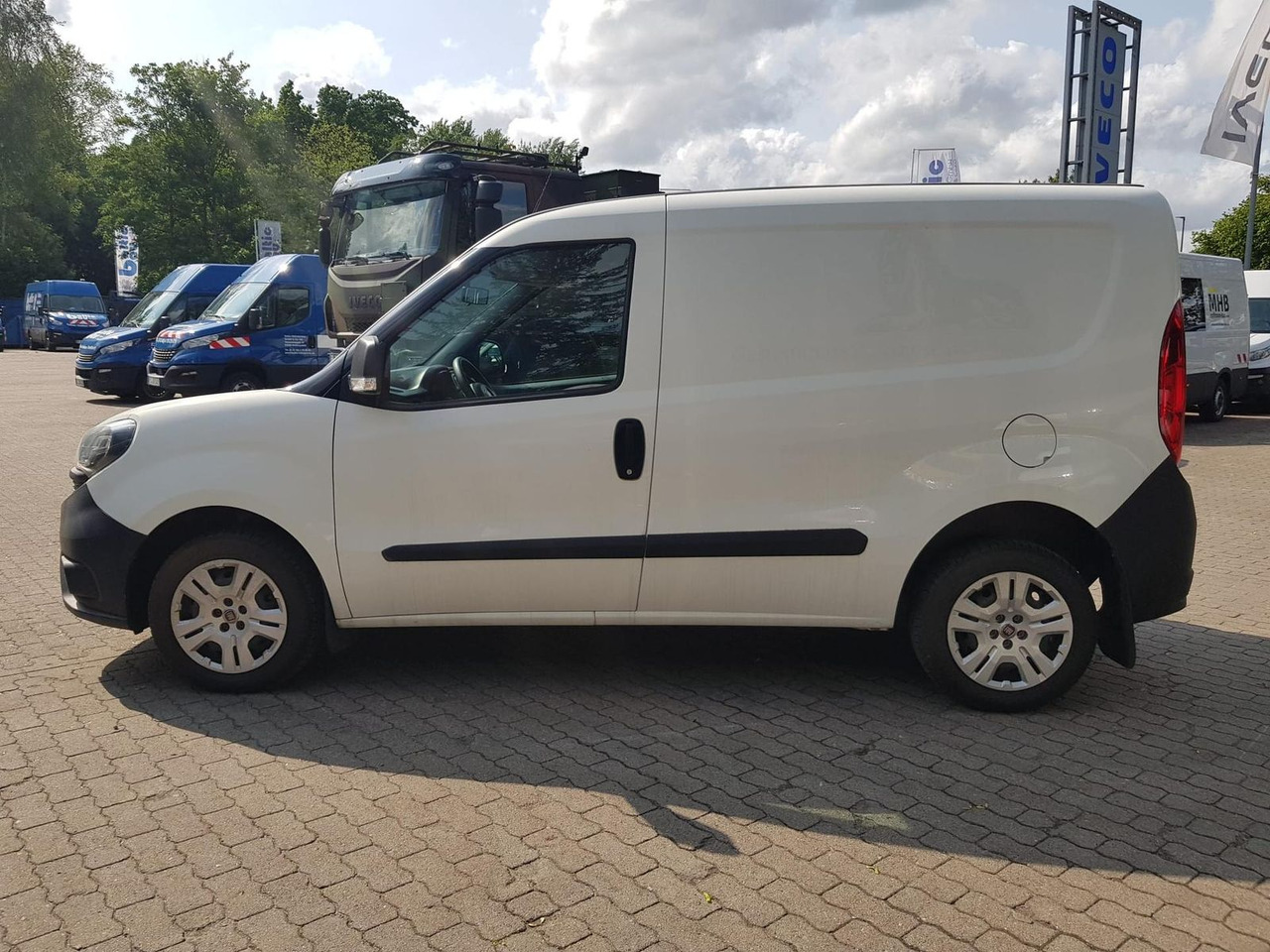 Fiat Doblo Kastenwagen SX 1.3 Klima, Radio mit Nav... - Personenvervoer: afbeelding 2 Fiat Doblo Kastenwagen SX 1.3 Klima, Radio mit Nav... - Personenvervoer: afbeelding 2