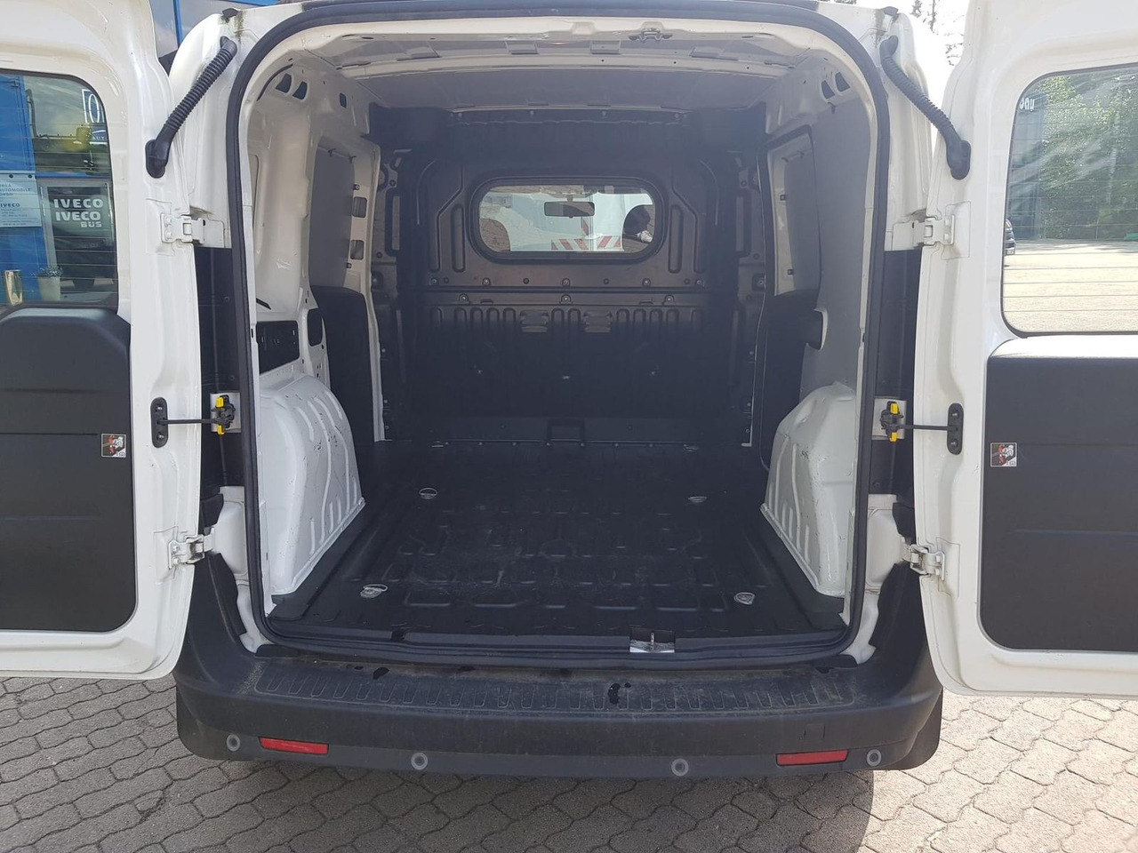 Fiat Doblo Kastenwagen SX 1.3 Klima, Radio mit Nav... - Personenvervoer: afbeelding 5 Fiat Doblo Kastenwagen SX 1.3 Klima, Radio mit Nav... - Personenvervoer: afbeelding 5