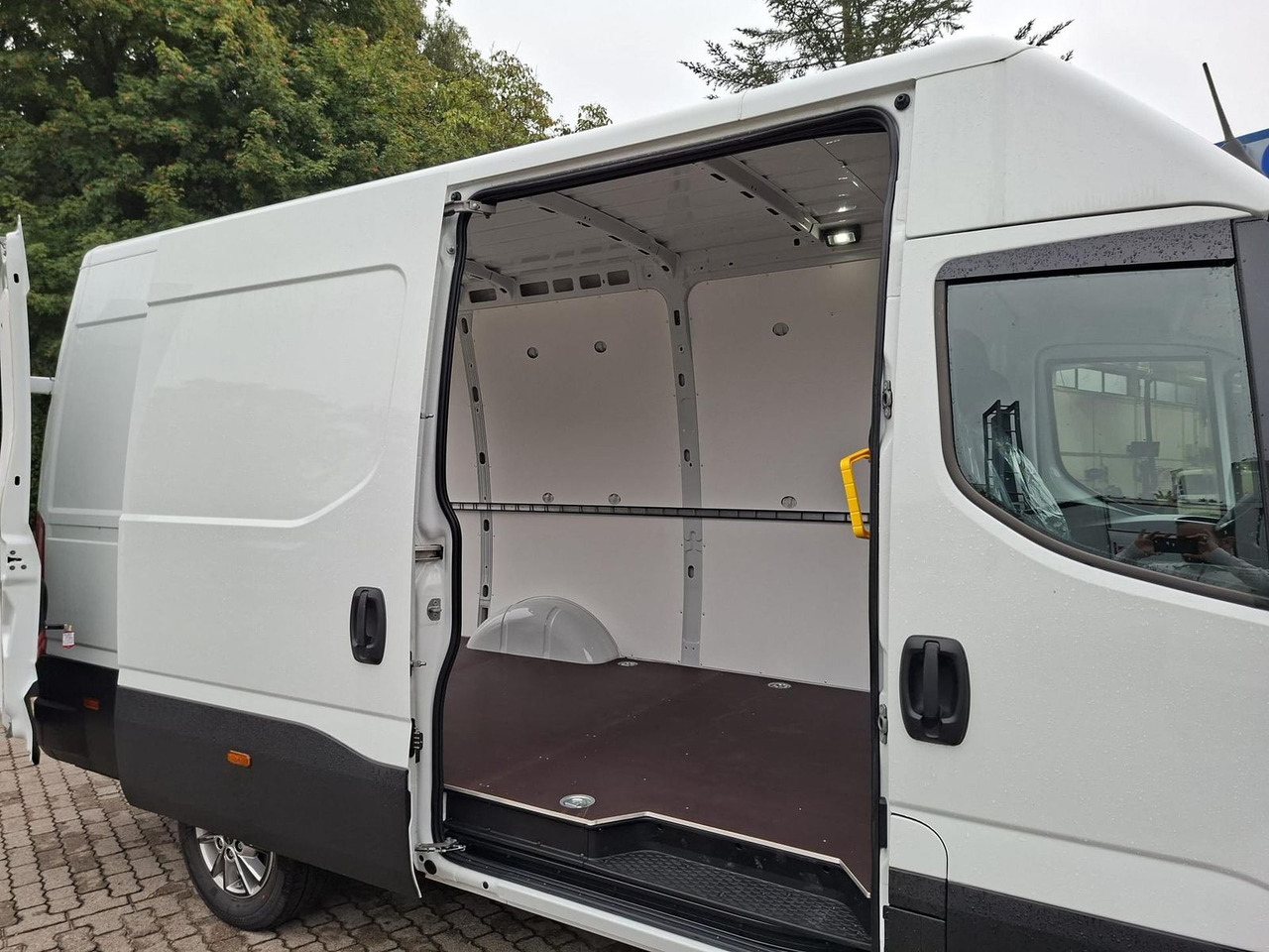 Gesloten bestelwagen Iveco 35S16A8V Klima, Radio, Kamera ab 0% Finanzierbar: afbeelding 8 Gesloten bestelwagen Iveco 35S16A8V Klima, Radio, Kamera ab 0% Finanzierbar: afbeelding 8