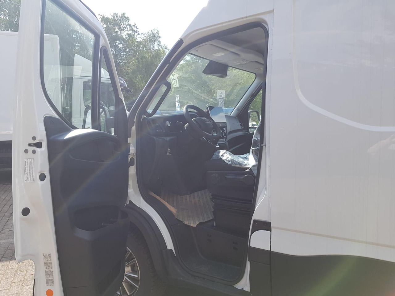 Gesloten bestelwagen Iveco 35S18HA8V *AHK*RADIO*KAMERA*KLIMA*: afbeelding 13 Gesloten bestelwagen Iveco 35S18HA8V *AHK*RADIO*KAMERA*KLIMA*: afbeelding 13