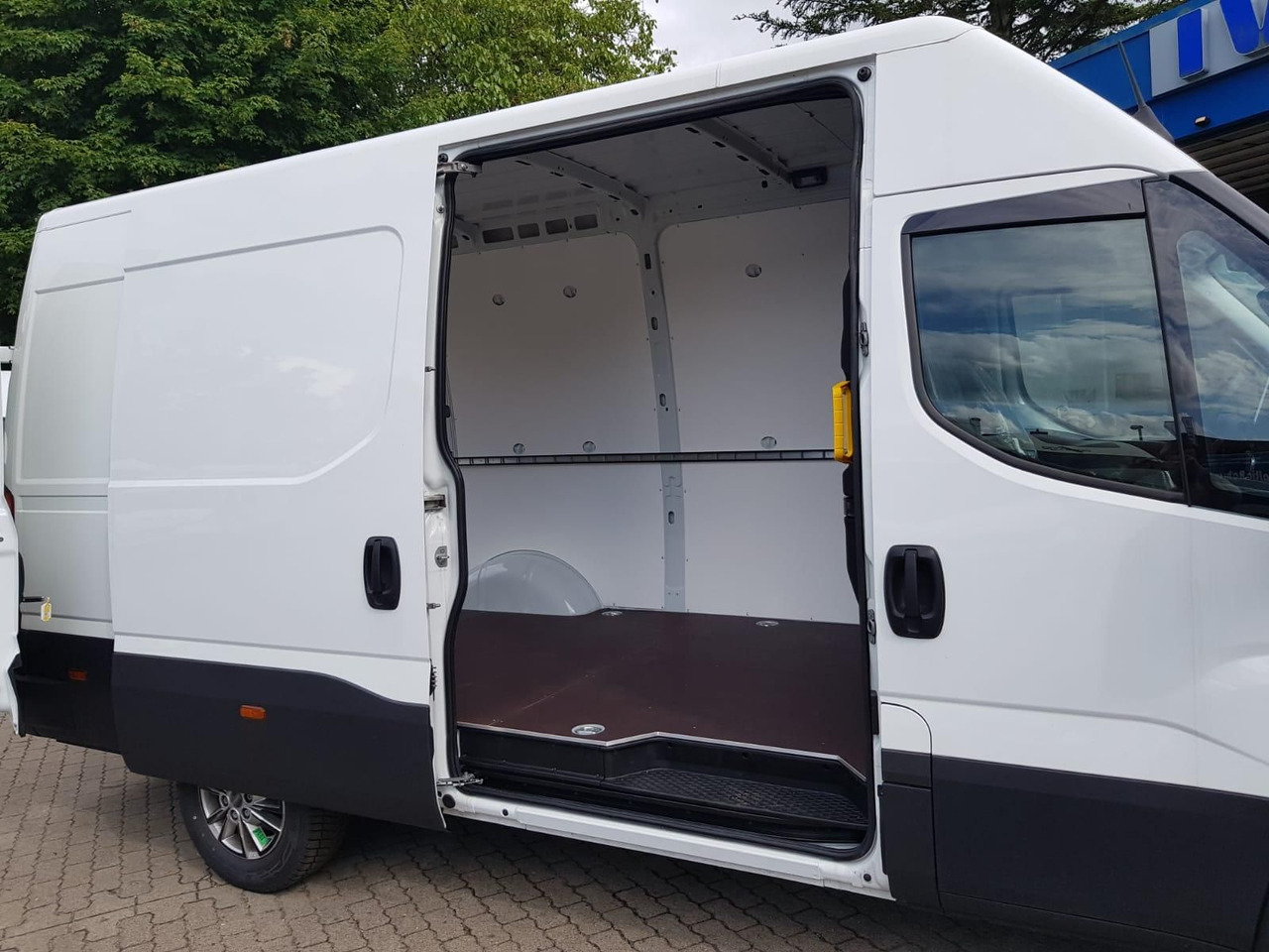 Gesloten bestelwagen Iveco 35S18HA8V *AHK*RADIO*KAMERA*KLIMA*: afbeelding 10 Gesloten bestelwagen Iveco 35S18HA8V *AHK*RADIO*KAMERA*KLIMA*: afbeelding 10