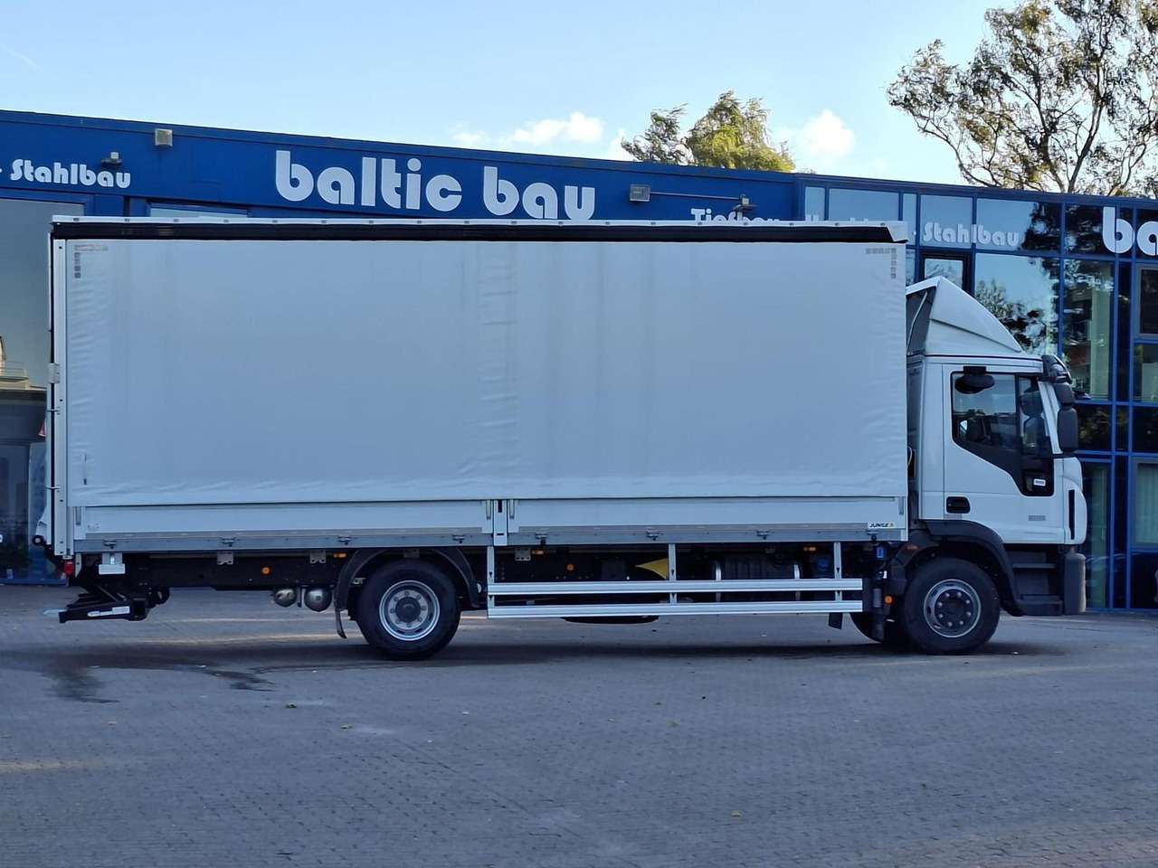 Iveco ML120E25/P JUNGE KOFFER LBW 1,5t AHK 185 kW (... - Vrachtwagen: afbeelding 3 Iveco ML120E25/P JUNGE KOFFER LBW 1,5t AHK 185 kW (... - Vrachtwagen: afbeelding 3