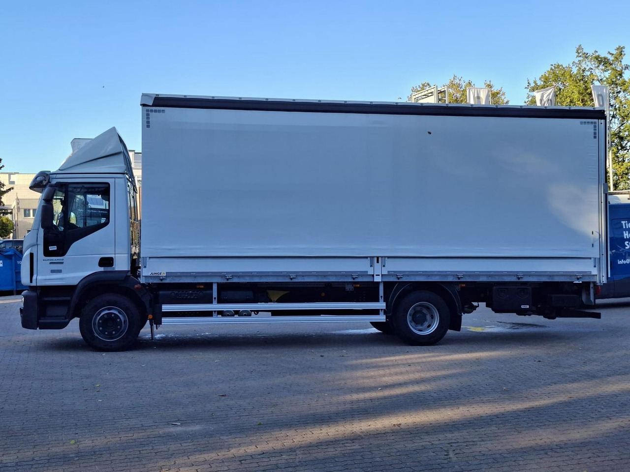 Iveco ML120E25/P JUNGE KOFFER LBW 1,5t AHK 185 kW (... - Vrachtwagen: afbeelding 2 Iveco ML120E25/P JUNGE KOFFER LBW 1,5t AHK 185 kW (... - Vrachtwagen: afbeelding 2