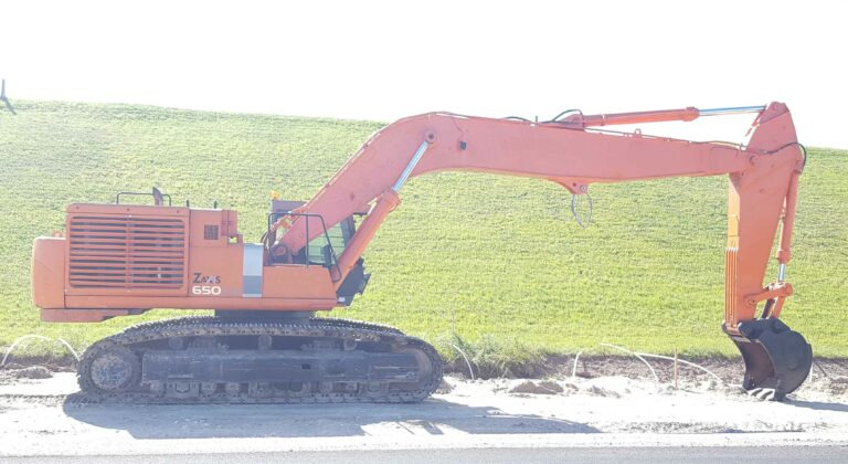 Hitachi ZX650 – with long reach and normal boom / mit Langarm und normalem Arm - Rupsgraafmachine: afbeelding 1 Hitachi ZX650 – with long reach and normal boom / mit Langarm und normalem Arm - Rupsgraafmachine: afbeelding 1