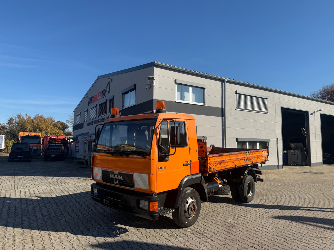 MAN 8.163 L2000 3-Seiten-Kipper AHK - Kipper vrachtwagen: afbeelding 2 MAN 8.163 L2000 3-Seiten-Kipper AHK - Kipper vrachtwagen: afbeelding 2