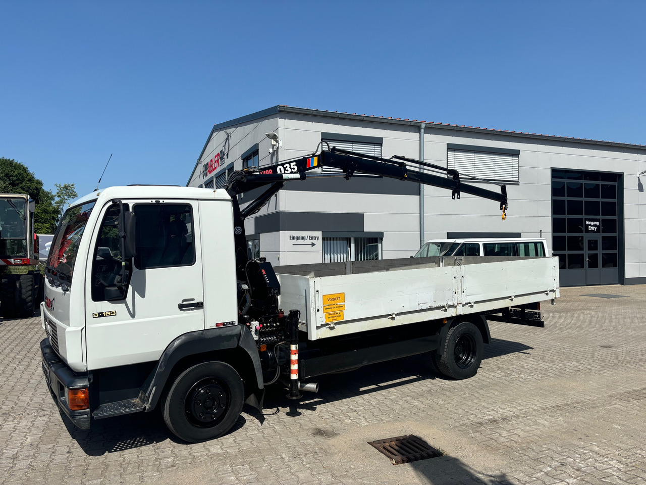 MAN 8.163 L2000 Pritsche+Kran Hiab 035 - Vrachtwagen met open laadbak, Kraanwagen: afbeelding 2 MAN 8.163 L2000 Pritsche+Kran Hiab 035 - Vrachtwagen met open laadbak, Kraanwagen: afbeelding 2