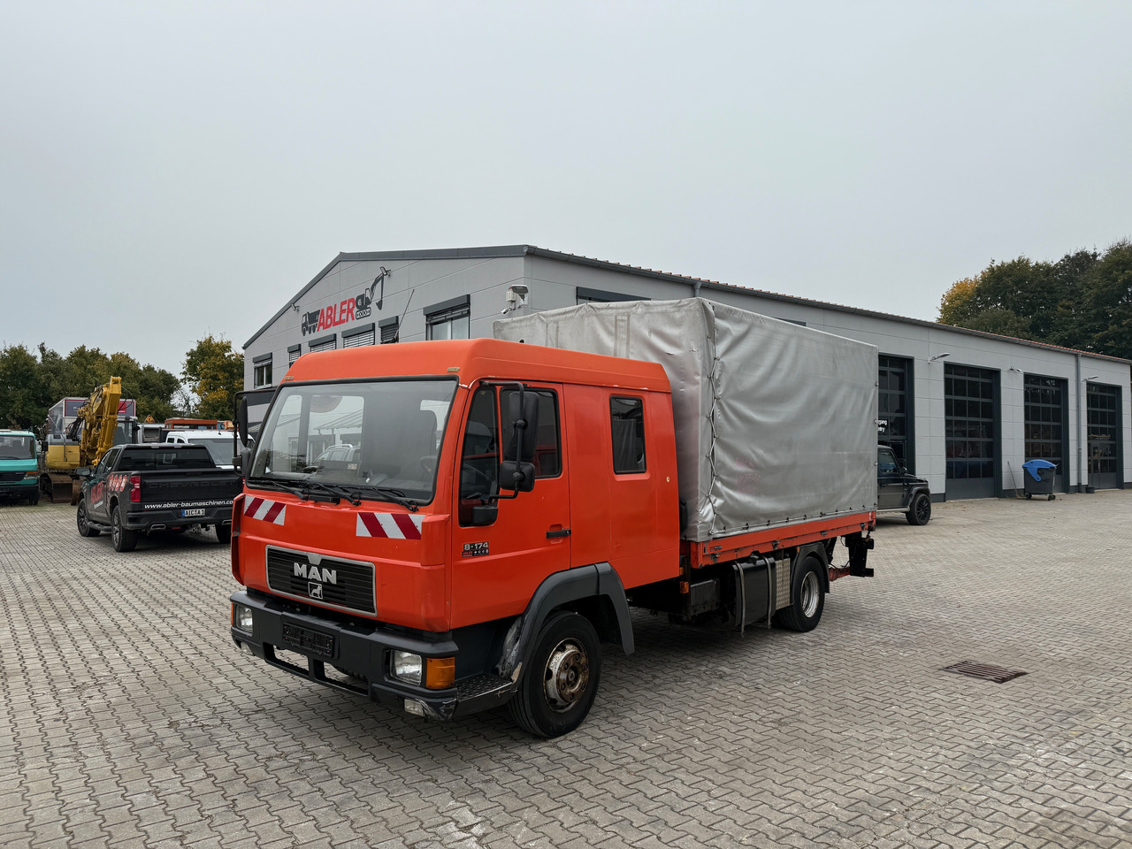 MAN 8.174 Pritsche+Plane+Ladebordwand DOKA L2000 - Schuifzeilen vrachtwagen: afbeelding 2 MAN 8.174 Pritsche+Plane+Ladebordwand DOKA L2000 - Schuifzeilen vrachtwagen: afbeelding 2