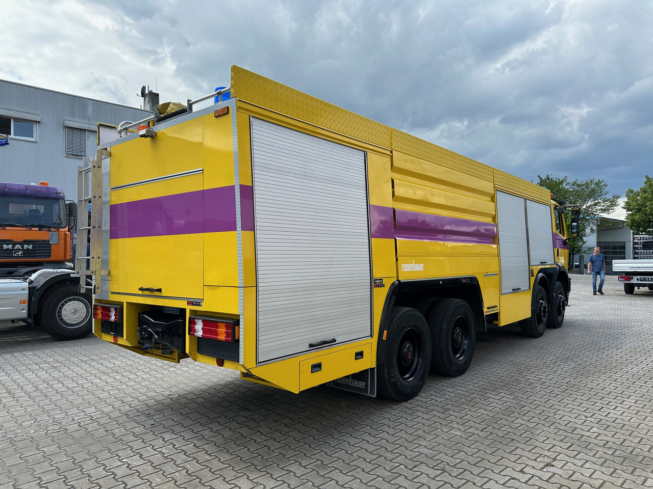 Mercedes-Benz 3238 SK Löschfahrzeug Rosenbauer Wasser + Schaum 66m Wurfweite - Brandweerwagen: afbeelding 4 Mercedes-Benz 3238 SK Löschfahrzeug Rosenbauer Wasser + Schaum 66m Wurfweite - Brandweerwagen: afbeelding 4