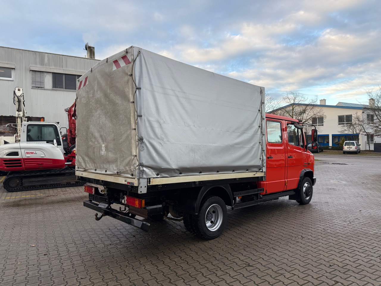 Mercedes-Benz 816 Vario Doka Pritsche Plane 2x AHK - Schuifzeilen vrachtwagen: afbeelding 4 Mercedes-Benz 816 Vario Doka Pritsche Plane 2x AHK - Schuifzeilen vrachtwagen: afbeelding 4