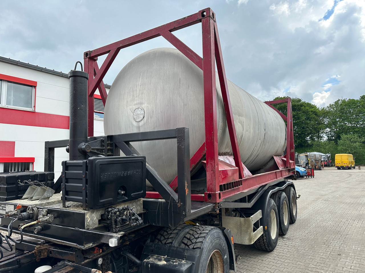 Schmidt CKSA 10/22-20 20 ft Containerkippchassis mit Lebensmitteltank - Kipper oplegger: afbeelding 3 Schmidt CKSA 10/22-20 20 ft Containerkippchassis mit Lebensmitteltank - Kipper oplegger: afbeelding 3