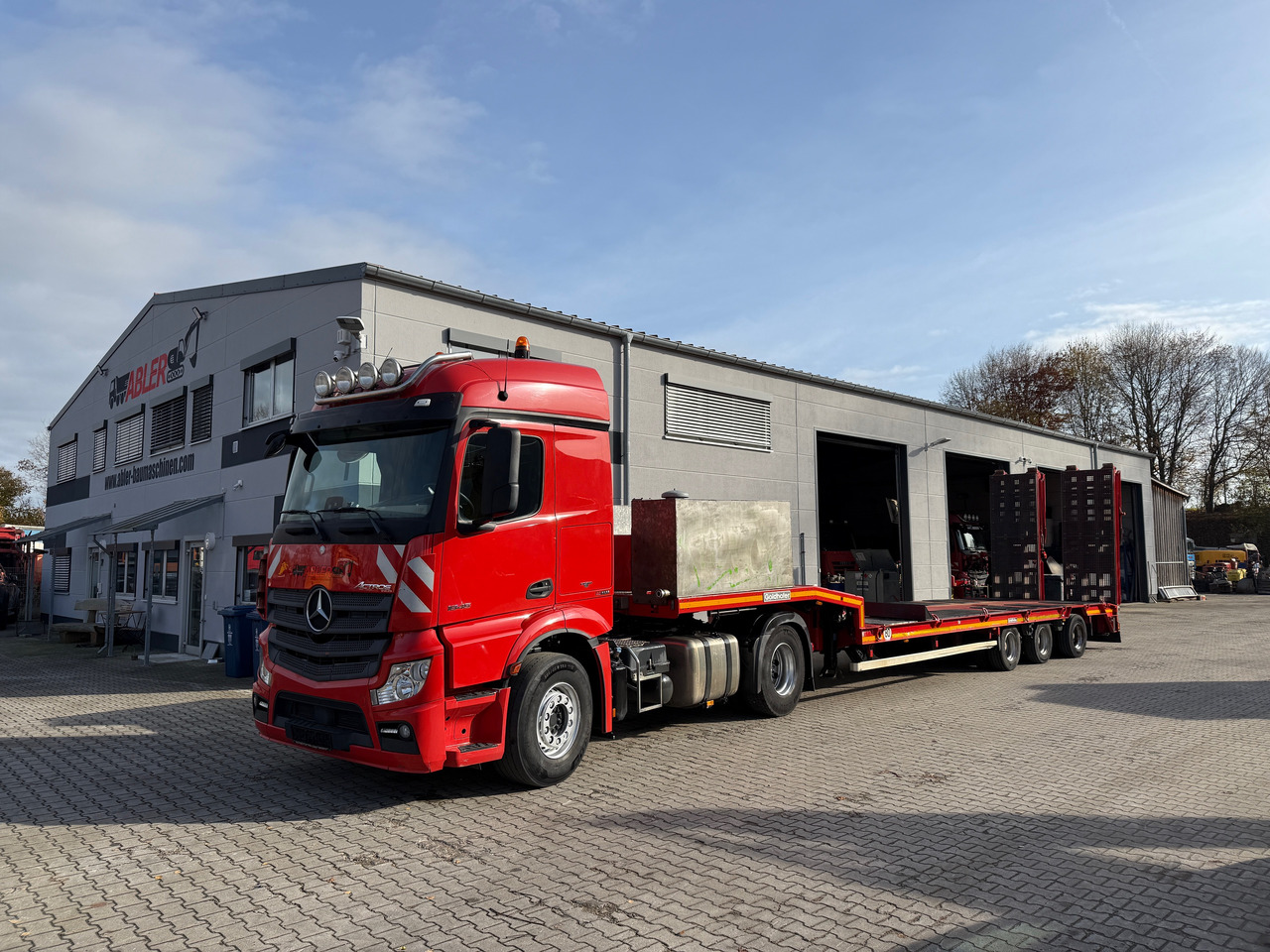 Mercedes-Benz 1845 Actros mit Goldhofer Tieflader - Trekker, Dieplader oplegger: afbeelding 2 Mercedes-Benz 1845 Actros mit Goldhofer Tieflader - Trekker, Dieplader oplegger: afbeelding 2