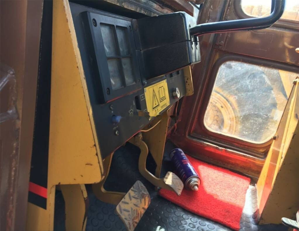 Caterpillar D4C - Bulldozer: afbeelding 4 Caterpillar D4C - Bulldozer: afbeelding 4