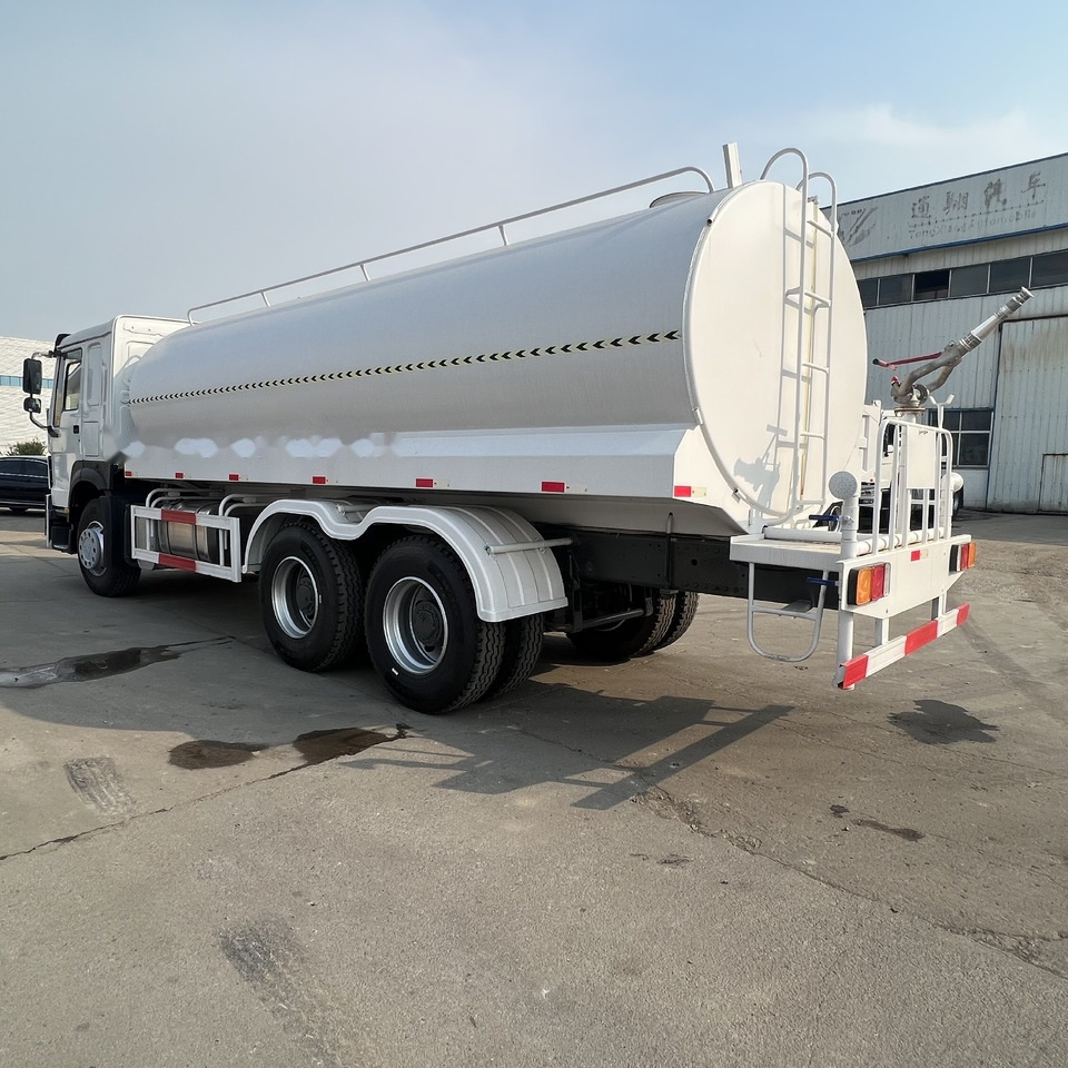 Sinotruk HOWO 6*4 sprinkler truck - Gemeentelijke machine/ Speciaal: afbeelding 4 Sinotruk HOWO 6*4 sprinkler truck - Gemeentelijke machine/ Speciaal: afbeelding 4
