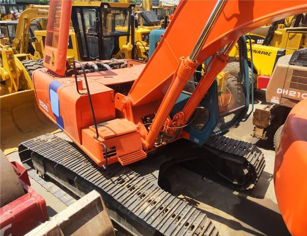 Hitachi EX 200 - Rupsgraafmachine: afbeelding 1 Hitachi EX 200 - Rupsgraafmachine: afbeelding 1