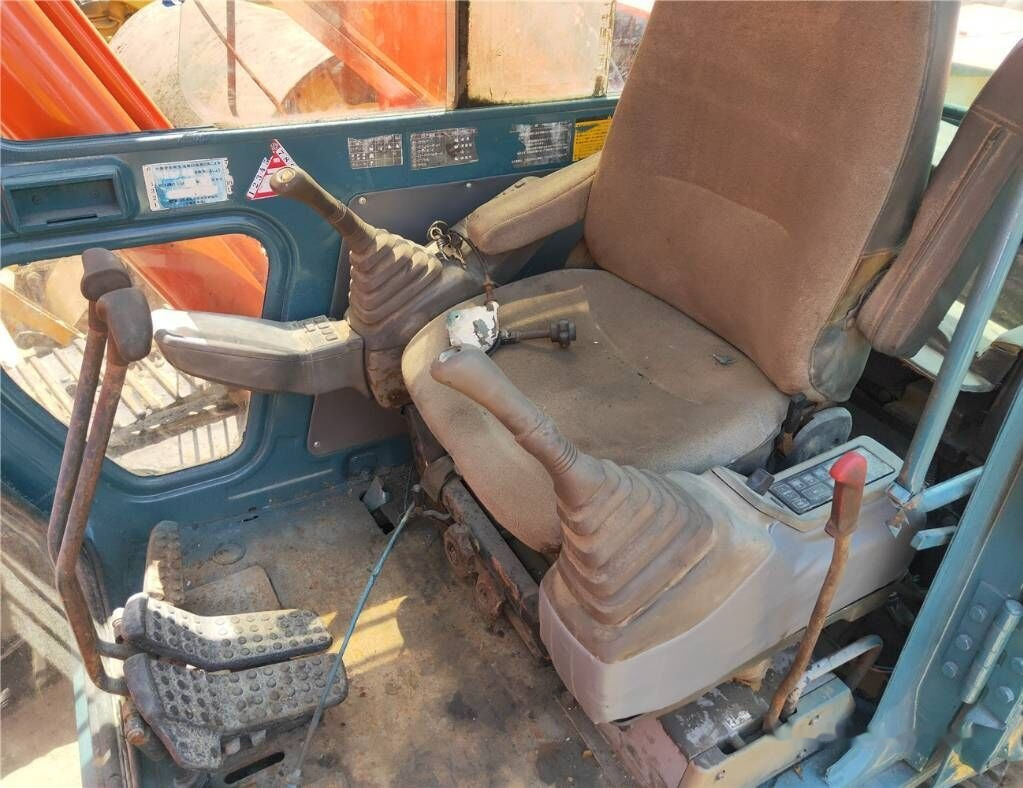 Hitachi EX 200 - Rupsgraafmachine: afbeelding 3 Hitachi EX 200 - Rupsgraafmachine: afbeelding 3