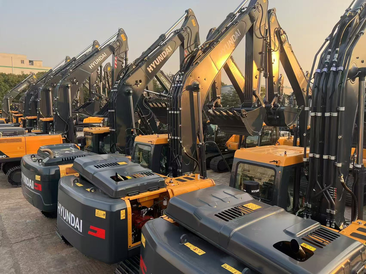 Hyundai 220HD - Rupsgraafmachine: afbeelding 3 Hyundai 220HD - Rupsgraafmachine: afbeelding 3