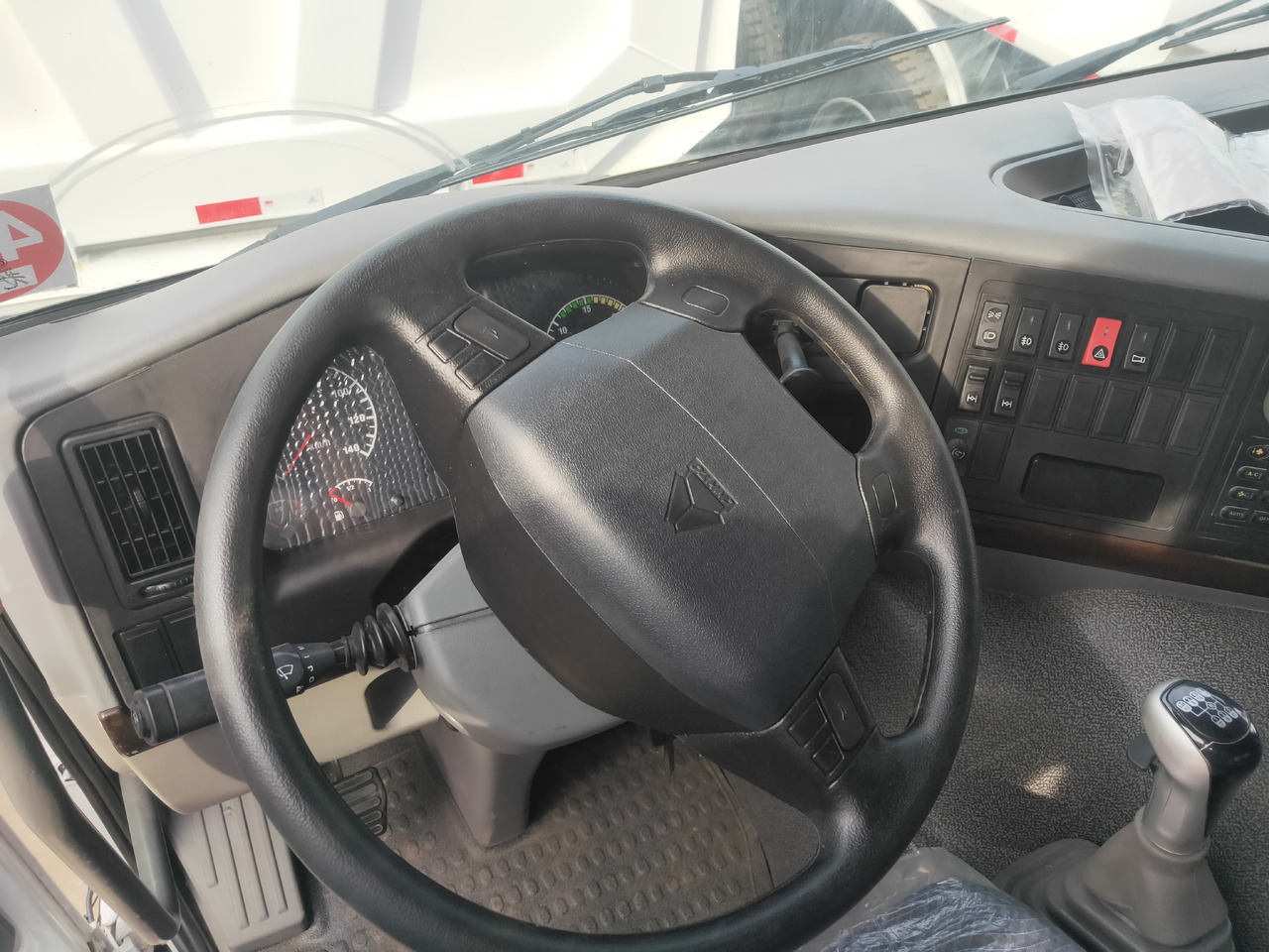 Kipper vrachtwagen Sinotruk HOWO 371 6*4 Dump truck: afbeelding 9