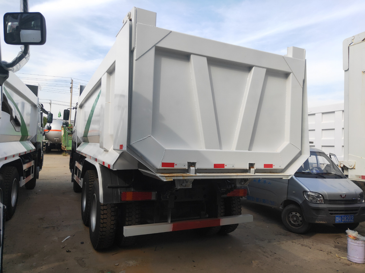 Sinotruk HOWO 371 6*4 Dump truck - Kipper vrachtwagen: afbeelding 2 Sinotruk HOWO 371 6*4 Dump truck - Kipper vrachtwagen: afbeelding 2