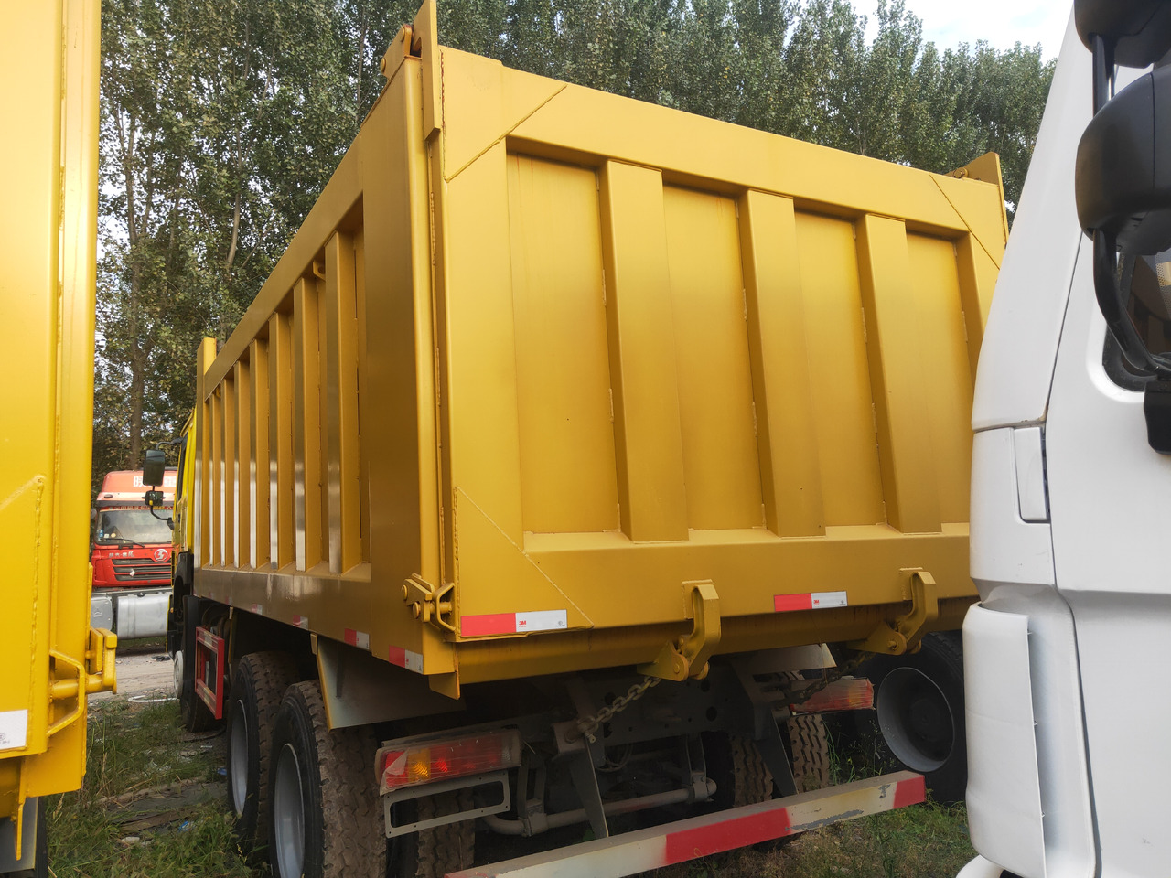 Sinotruk HOWO 371 6*4 Dump truck - Kipper vrachtwagen: afbeelding 2 Sinotruk HOWO 371 6*4 Dump truck - Kipper vrachtwagen: afbeelding 2
