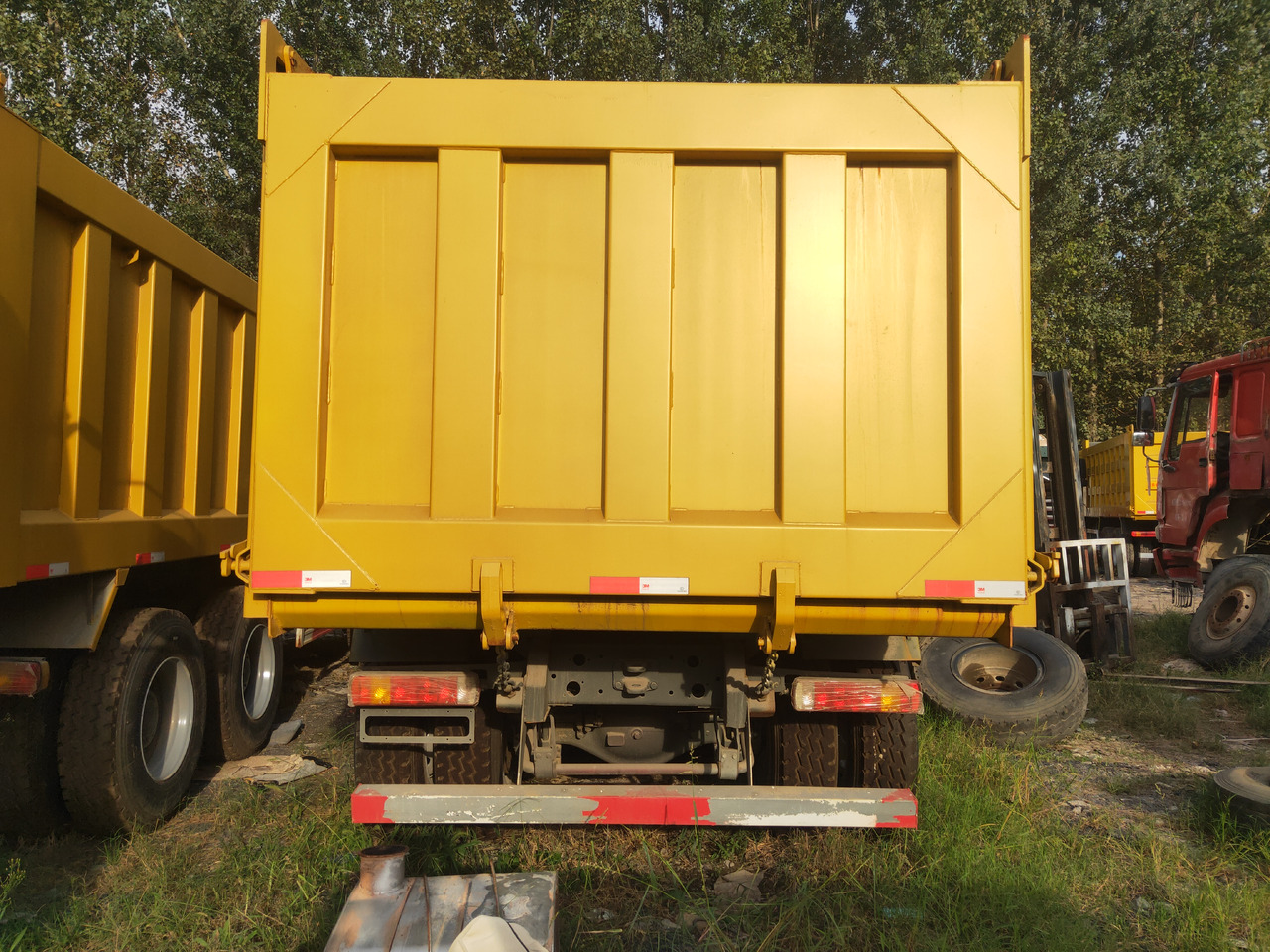 Sinotruk HOWO 371 6*4 Dump truck - Kipper vrachtwagen: afbeelding 3 Sinotruk HOWO 371 6*4 Dump truck - Kipper vrachtwagen: afbeelding 3