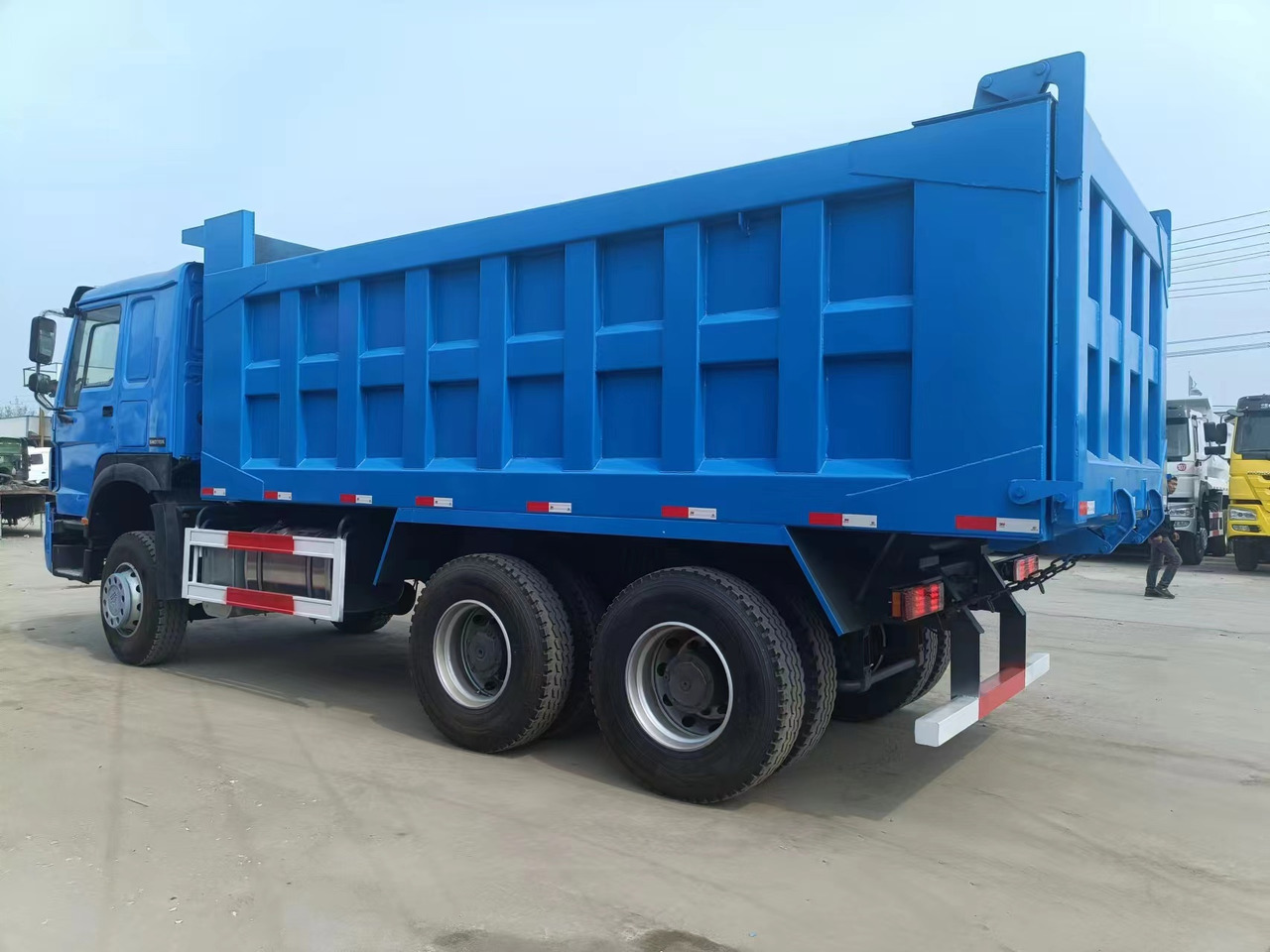 Sinotruk HOWO 371 6*4 dump truck - Minidumper: afbeelding 2 Sinotruk HOWO 371 6*4 dump truck - Minidumper: afbeelding 2