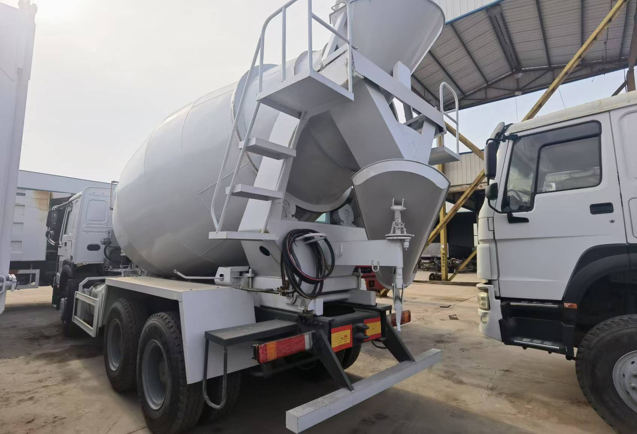 Betonmixer Sinotruk HOWO 371 Concrete mixer truck: afbeelding 9