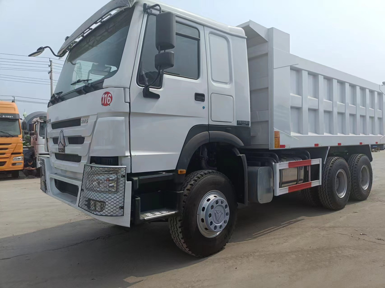 Sinotruk HOWO 375 6*4 dump truck - Minidumper: afbeelding 2 Sinotruk HOWO 375 6*4 dump truck - Minidumper: afbeelding 2