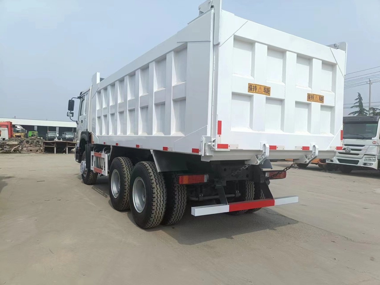 Sinotruk HOWO 375 6*4 dump truck - Minidumper: afbeelding 3 Sinotruk HOWO 375 6*4 dump truck - Minidumper: afbeelding 3
