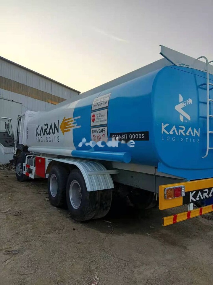 Sinotruk HOWO 6*4 Fuel Tank Truck - Tankwagen: afbeelding 2 Sinotruk HOWO 6*4 Fuel Tank Truck - Tankwagen: afbeelding 2