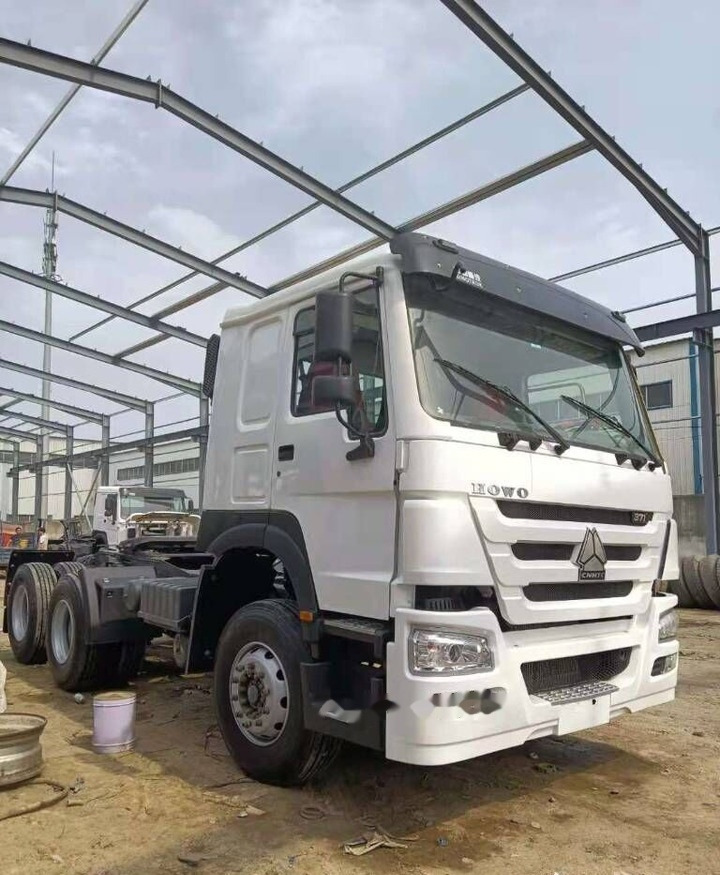 Sinotruk HOWO 6*4 Tractor - Containertransporter/ Wissellaadbak vrachtwagen: afbeelding 3 Sinotruk HOWO 6*4 Tractor - Containertransporter/ Wissellaadbak vrachtwagen: afbeelding 3