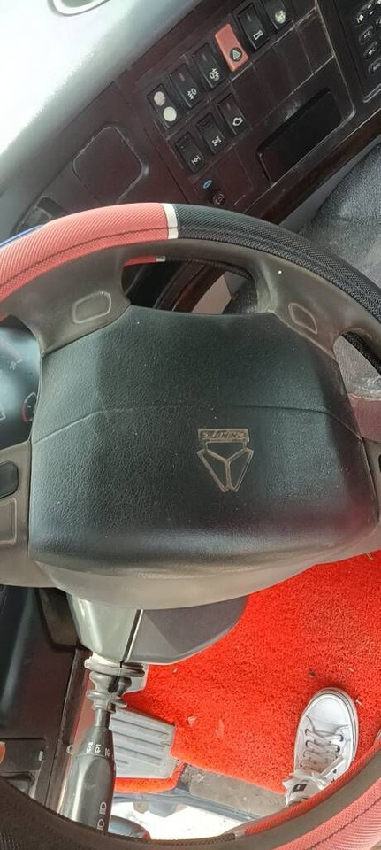 Sinotruk HOWO 6*4 sprinkler - Vacuümwagen: afbeelding 4 Sinotruk HOWO 6*4 sprinkler - Vacuümwagen: afbeelding 4