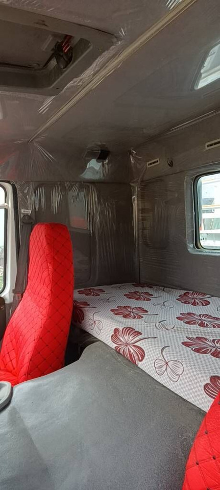 Sinotruk HOWO 6*4 sprinkler - Vacuümwagen: afbeelding 2 Sinotruk HOWO 6*4 sprinkler - Vacuümwagen: afbeelding 2