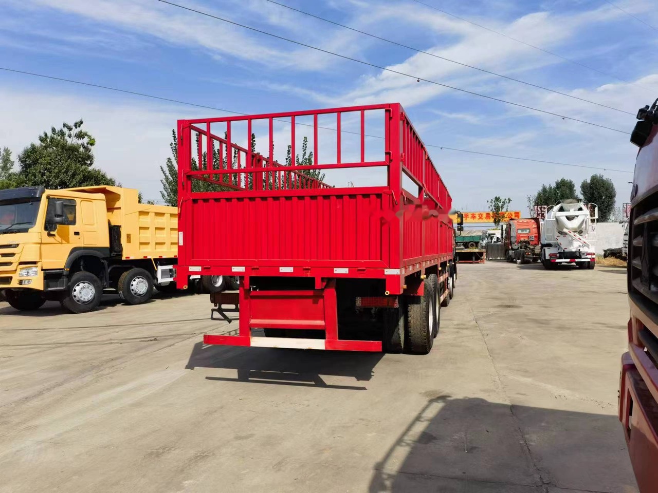 Sinotruk HOWO 8*4 Fence Truck - Minidumper: afbeelding 3 Sinotruk HOWO 8*4 Fence Truck - Minidumper: afbeelding 3