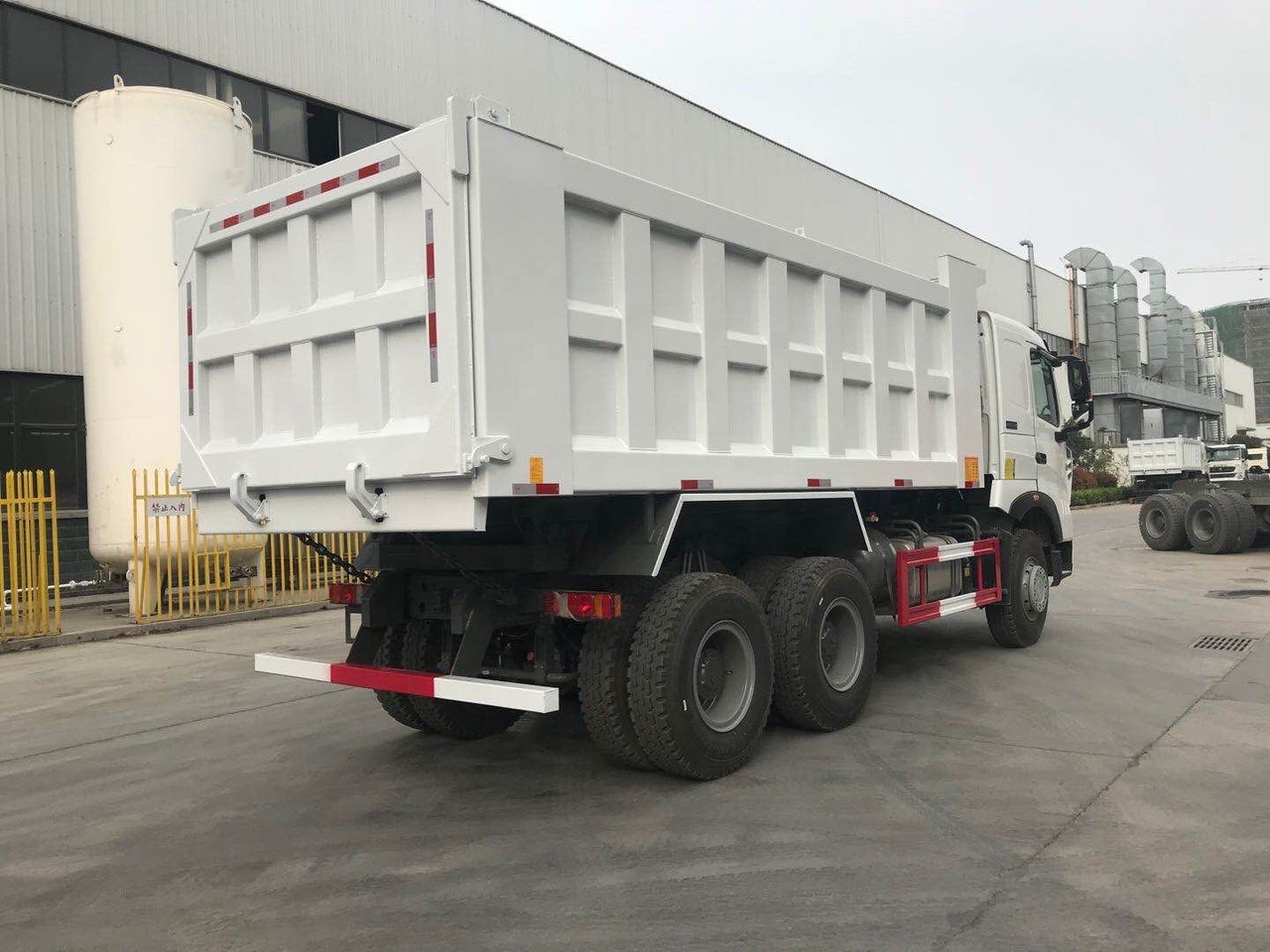 Sinotruk HOWO A7 - Minidumper: afbeelding 5 Sinotruk HOWO A7 - Minidumper: afbeelding 5