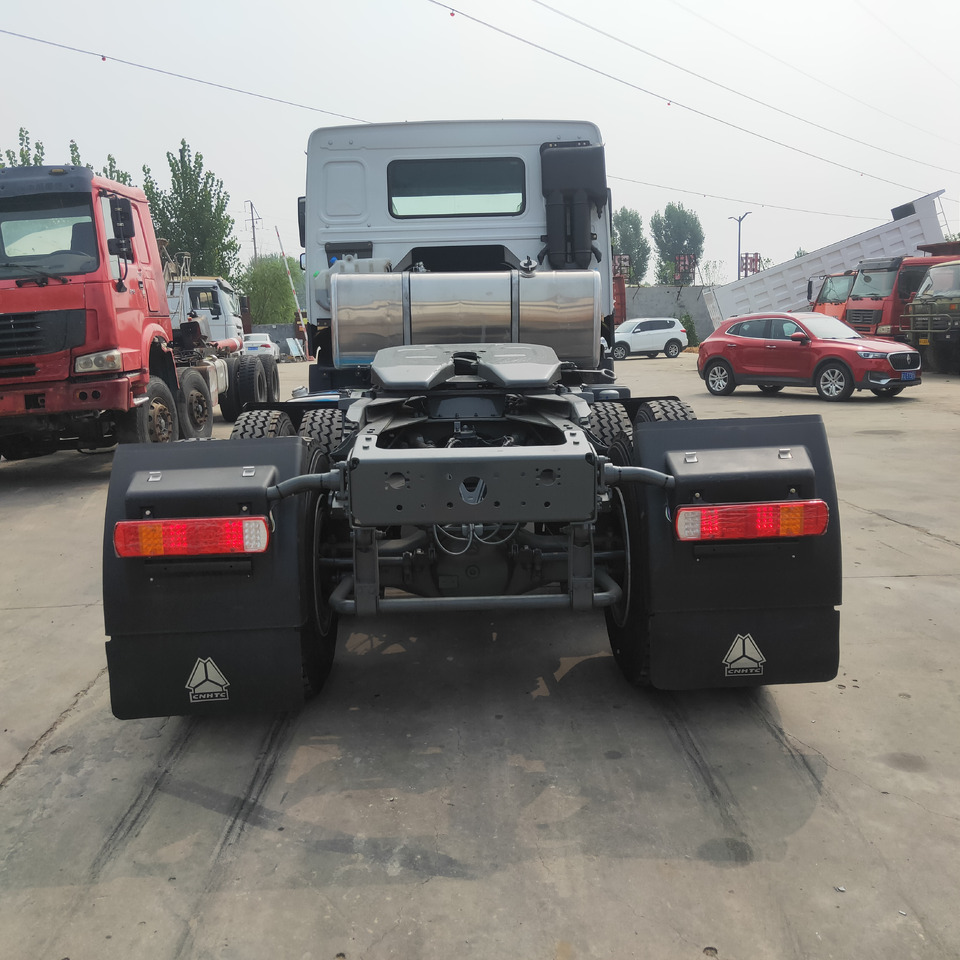 Sinotruk HOWO 420 6*4 Tractor - Trekker: afbeelding 3 Sinotruk HOWO 420 6*4 Tractor - Trekker: afbeelding 3