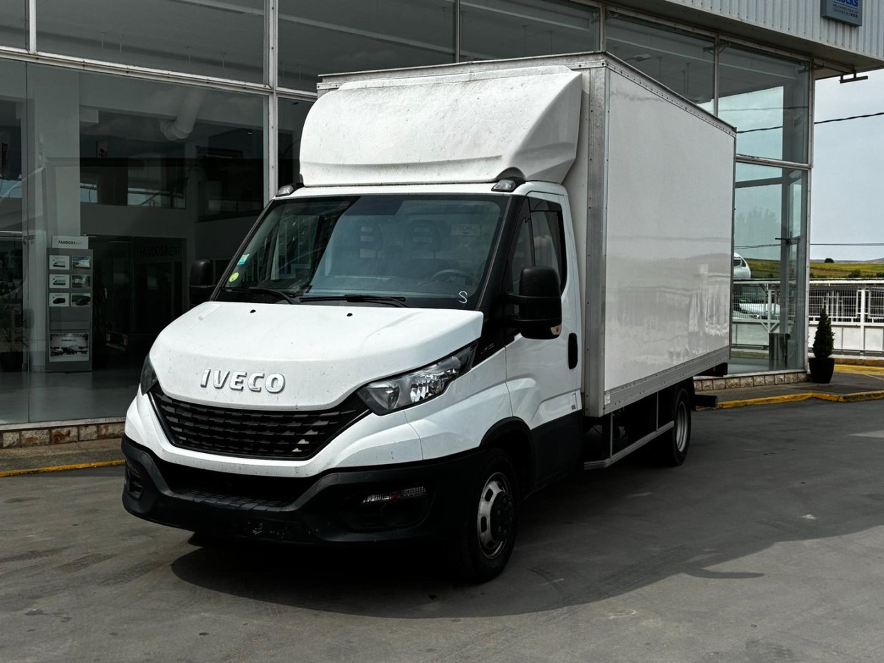 Caja cerrada IVECO 35C16 20m3 - Bestelwagen gesloten laadbak: afbeelding 1 Caja cerrada IVECO 35C16 20m3 - Bestelwagen gesloten laadbak: afbeelding 1