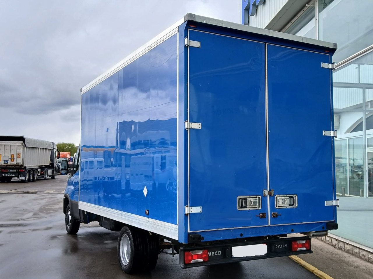 Caja cerrada IVECO 35C16 20m3 - Bestelwagen gesloten laadbak: afbeelding 4 Caja cerrada IVECO 35C16 20m3 - Bestelwagen gesloten laadbak: afbeelding 4