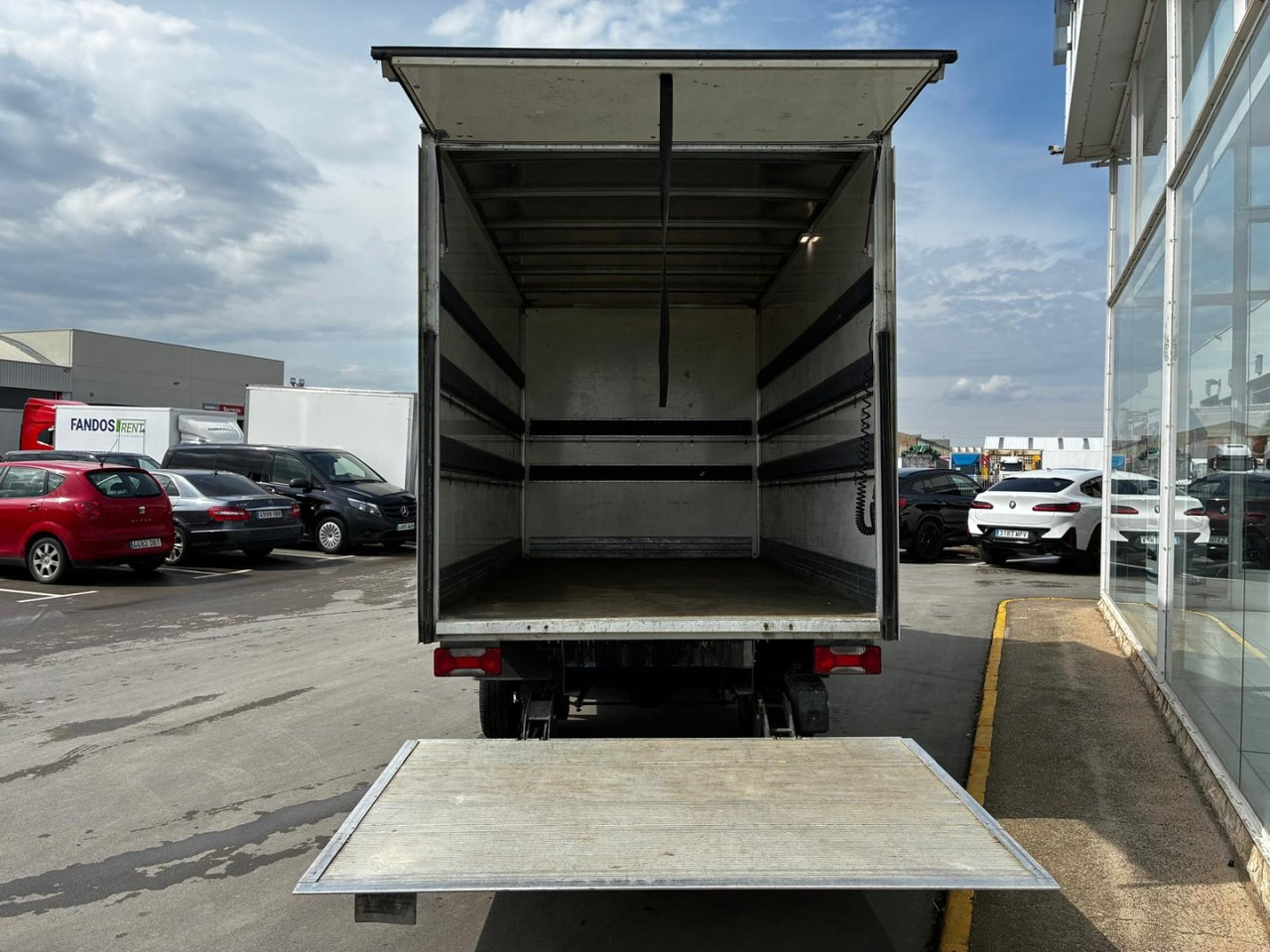 Caja cerrada IVECO 35C16 20m3 - Bestelwagen gesloten laadbak: afbeelding 5 Caja cerrada IVECO 35C16 20m3 - Bestelwagen gesloten laadbak: afbeelding 5